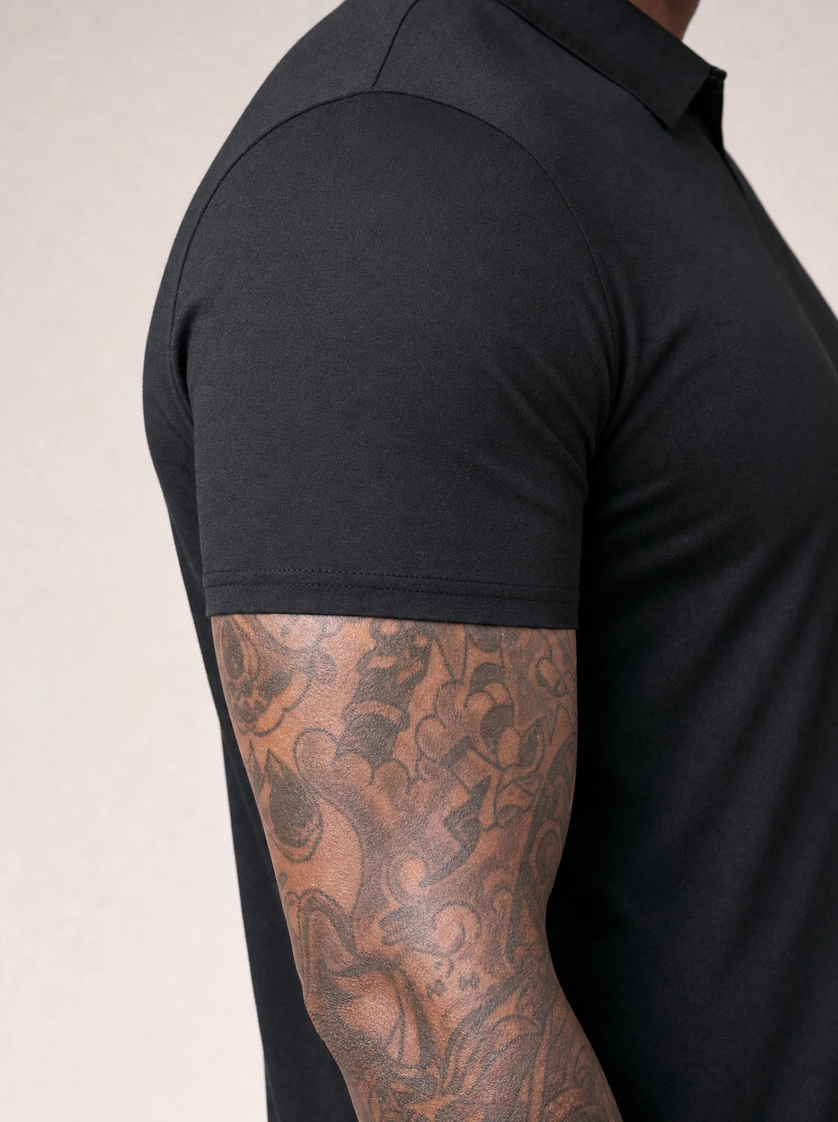 Black - sleeve detail